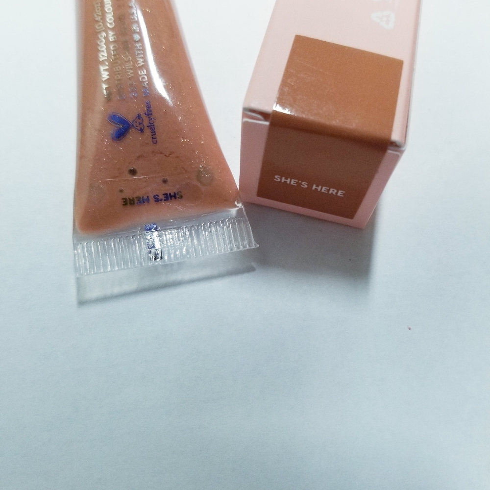 So Juicy Plumping Gloss: She's Here - Picture 3 of 5